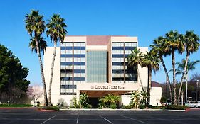 Hôtel Doubletree By Hilton Fresno Convention Center Exterior photo