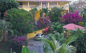 Hôtel Hibiscus Heights à Tobago Exterior photo