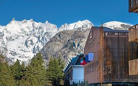 Le Massif Hotel & Lodge Courmayeur The Leading Hotels Of The World Exterior photo