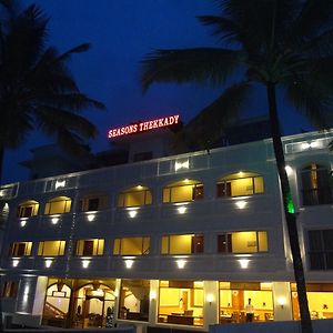 Hôtel Seasons Thekkady Exterior photo