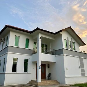Villa Dadap Bandar Seri Begawan Exterior photo