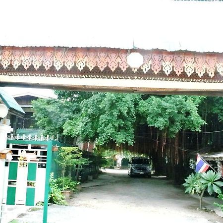 Thongchai Guesthouse Ayutthaya Extérieur photo