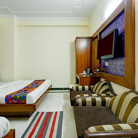 Hotel Star Paradise New Delhi Extérieur photo