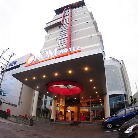 Hôtel @Hom Semarang Simpang Lima Extérieur photo