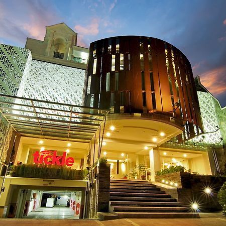 Tickle Hotel Yogyakarta Extérieur photo