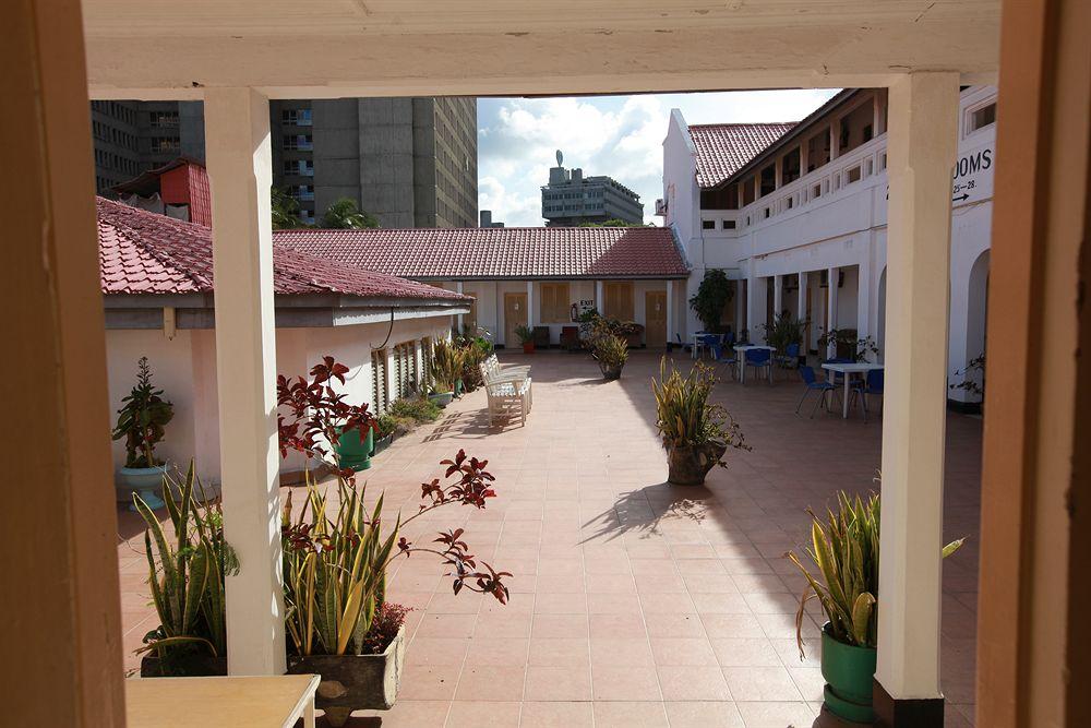 New Palm Tree Hotel Mombasa Extérieur photo