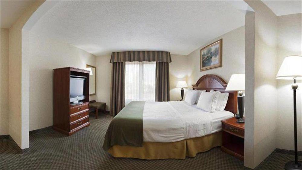 Holiday Inn Express Hotel & Suites Elkhart-South, An Ihg Hotel Extérieur photo