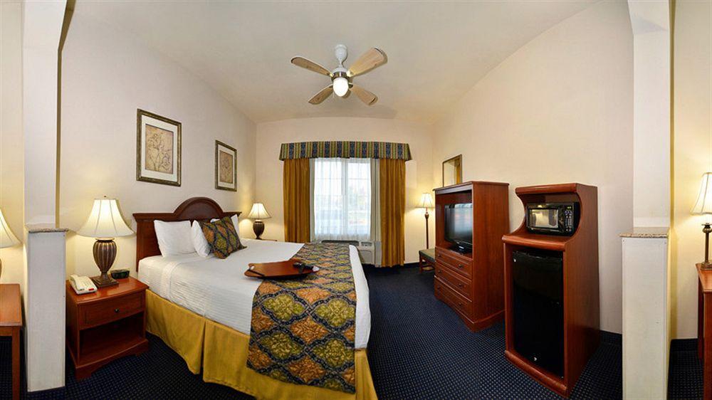 Best Western Plus Lake Dallas Inn & Suites Extérieur photo