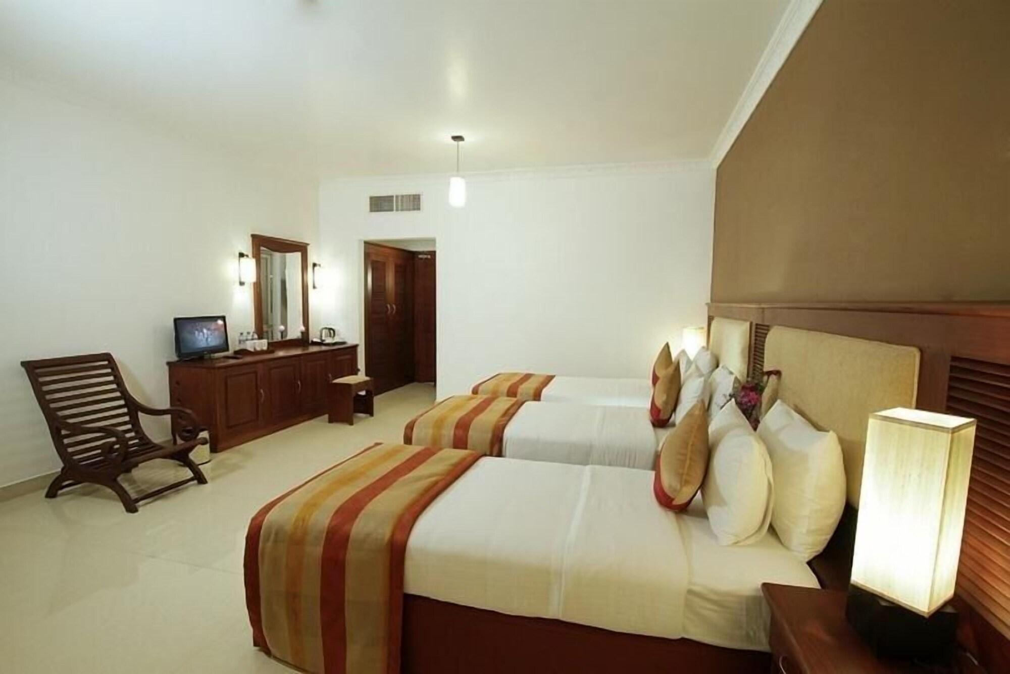 Avenra Garden Hotel Negombo Extérieur photo