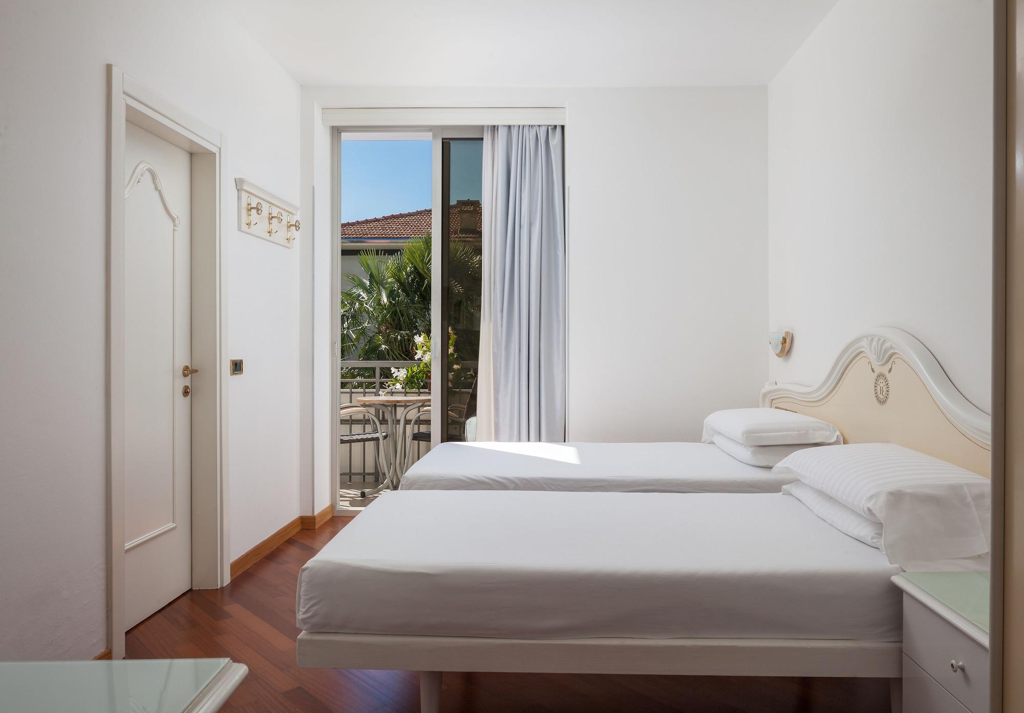 Hotel Continental - Tonellihotels Torbole Sul Garda Extérieur photo
