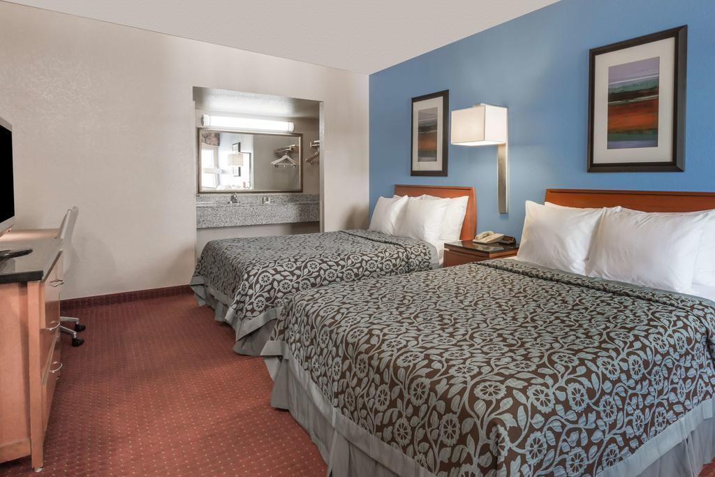 Quality Inn & Suites Near Downtown Mesa Extérieur photo