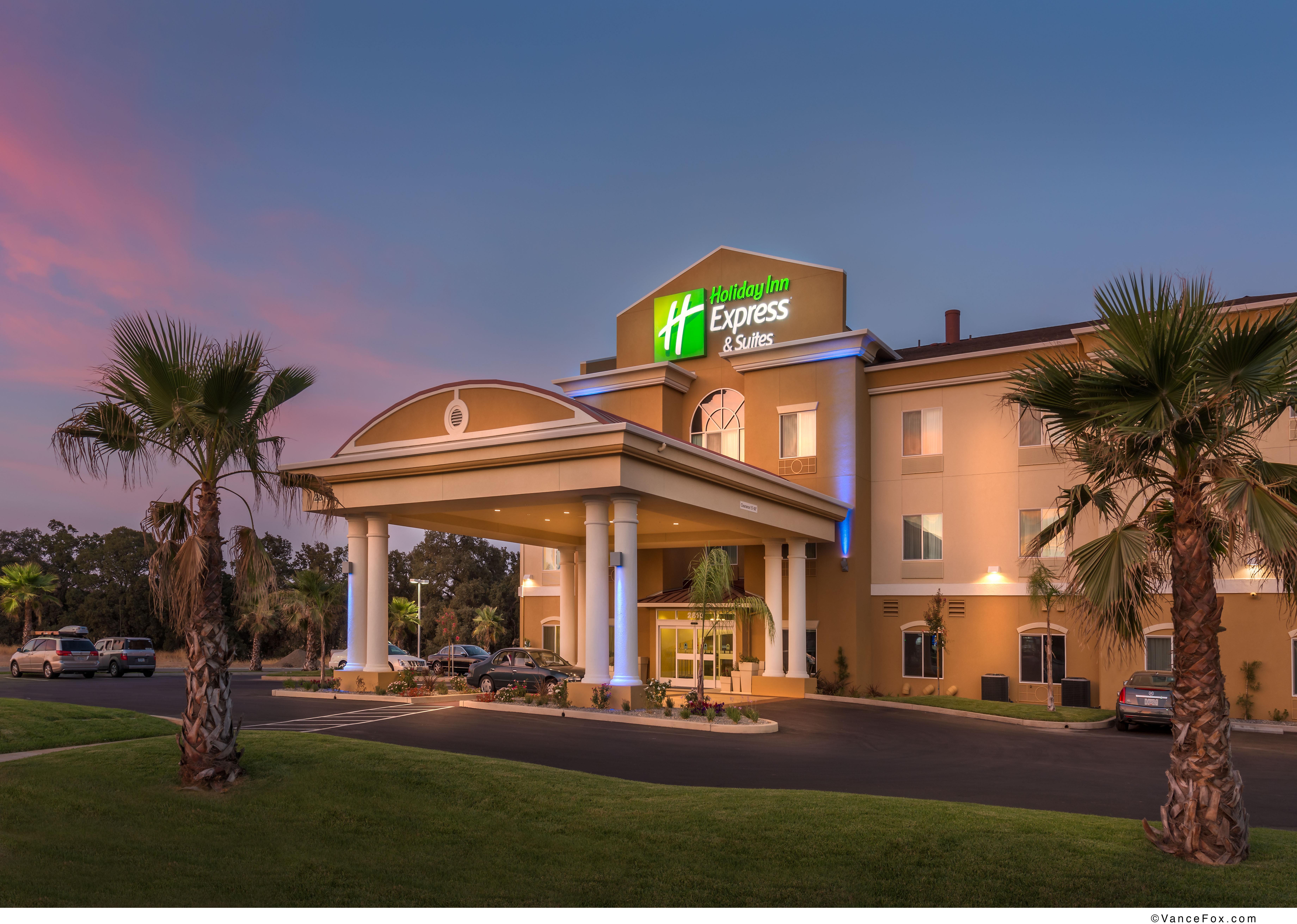 Holiday Inn Express & Suites / Red Bluff - South Redding Area, An Ihg Hotel Extérieur photo