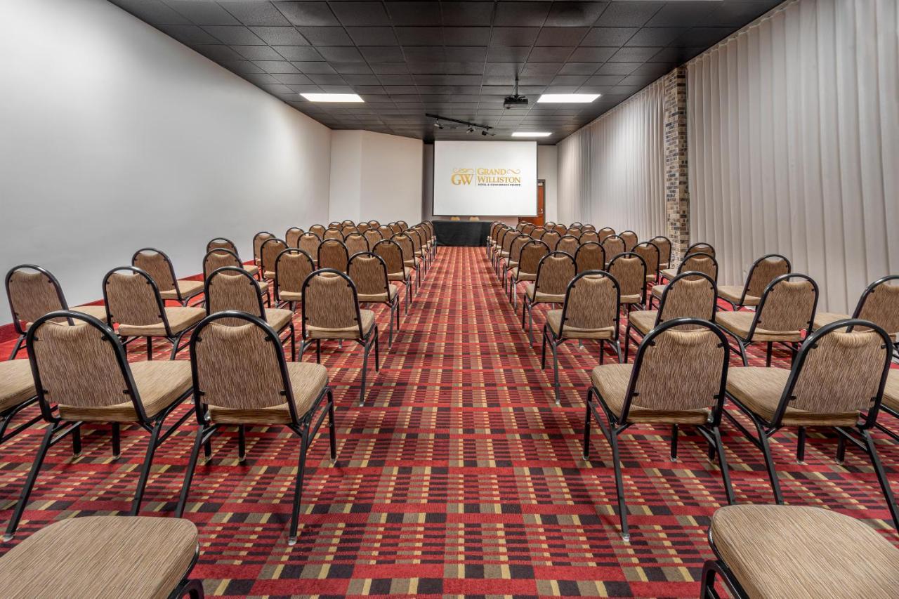 Grand Williston Hotel And Conference Center Extérieur photo