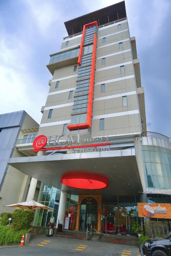 Hôtel @Hom Semarang Simpang Lima Extérieur photo