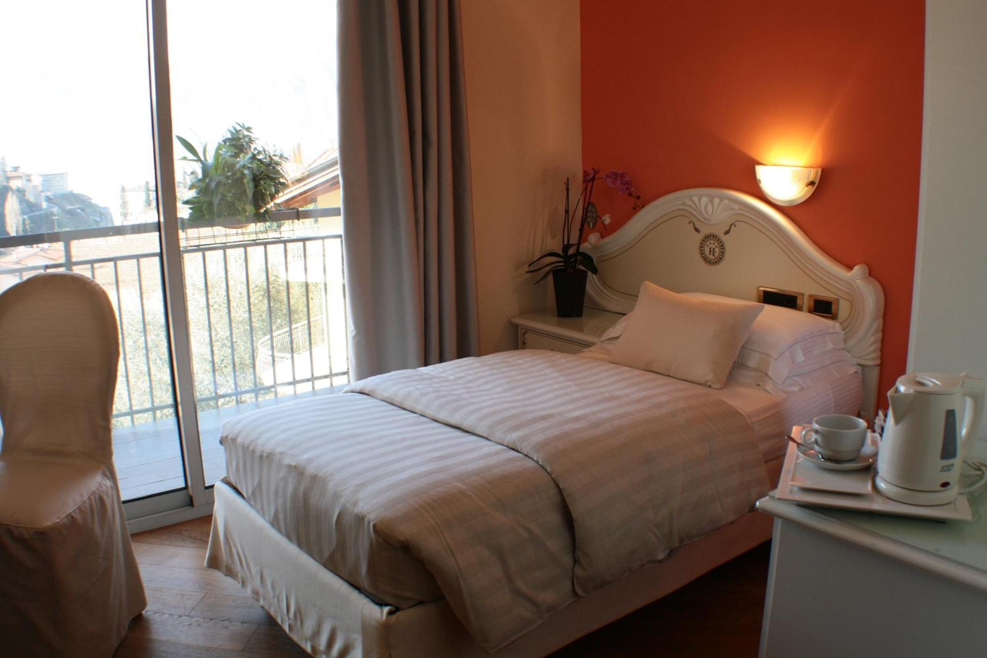 Hotel Continental - Tonellihotels Torbole Sul Garda Chambre photo