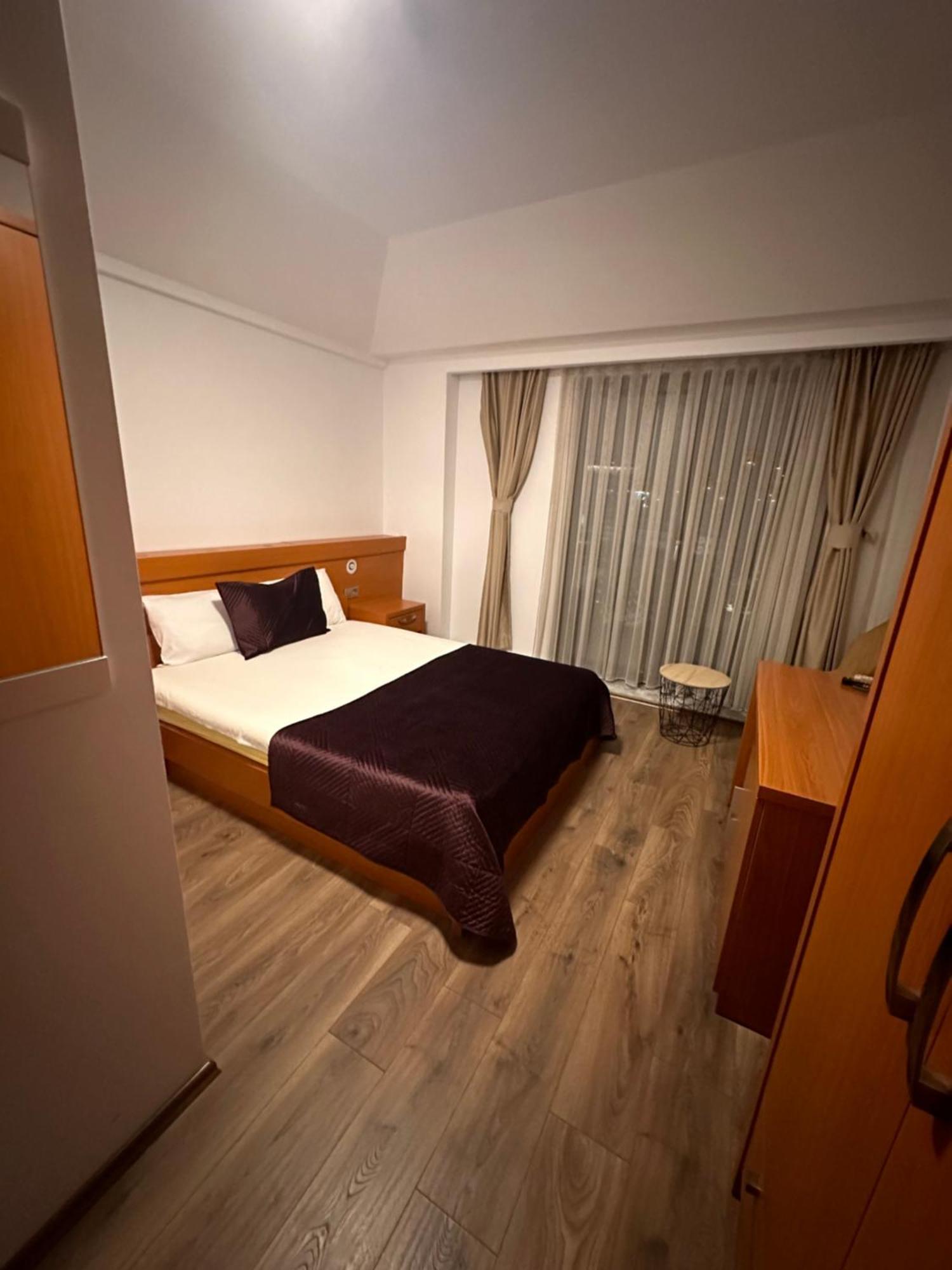 Hotel Real Pristina Extérieur photo