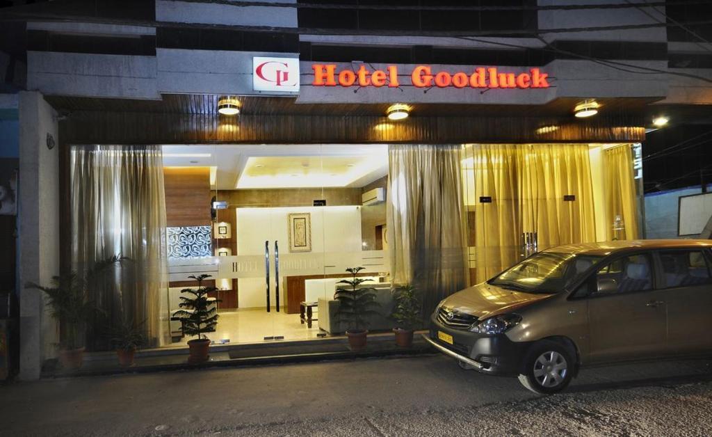 Airport Hotel Goodluck New Delhi Extérieur photo