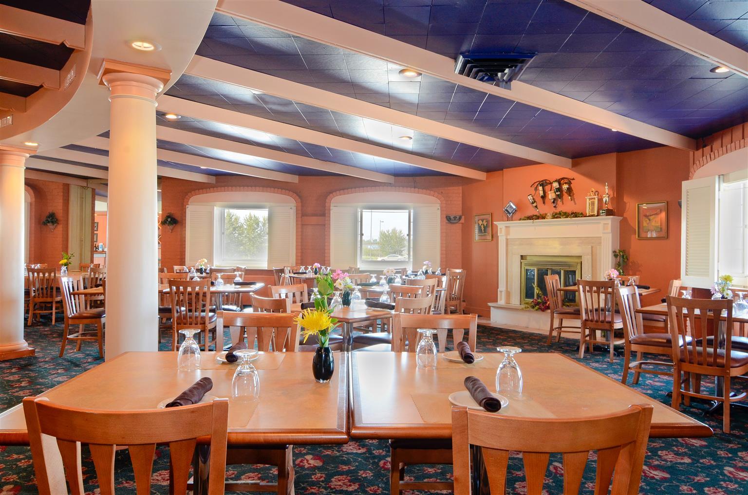 Magnuson Grand Pioneer Inn And Suites Escanaba Restaurant photo
