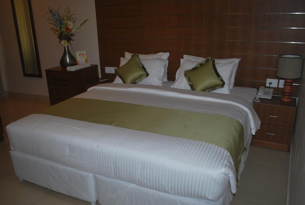 Srivar Hotels Guruvāyūr Chambre photo