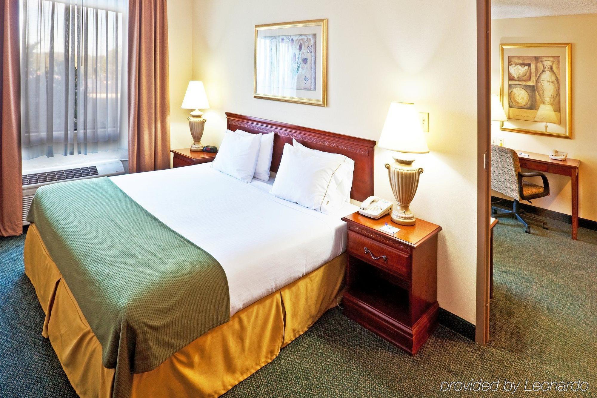 Holiday Inn Express Hotel & Suites Edmond, An Ihg Hotel Chambre photo