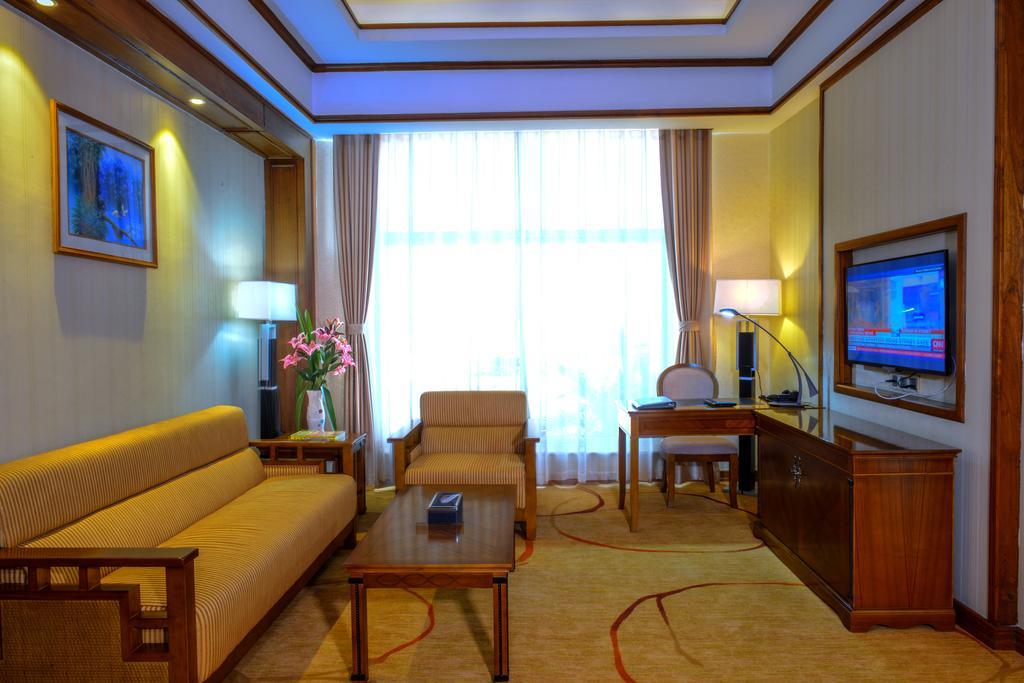 Hotel Royal Aster Naypyidaw Extérieur photo