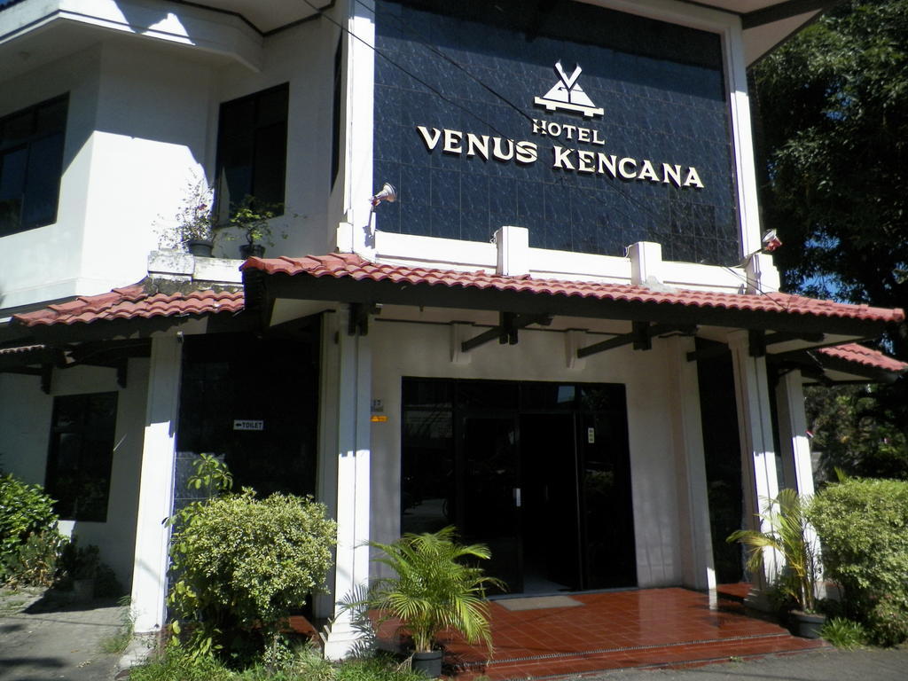 Hotel Venus Kencana Makassar Extérieur photo