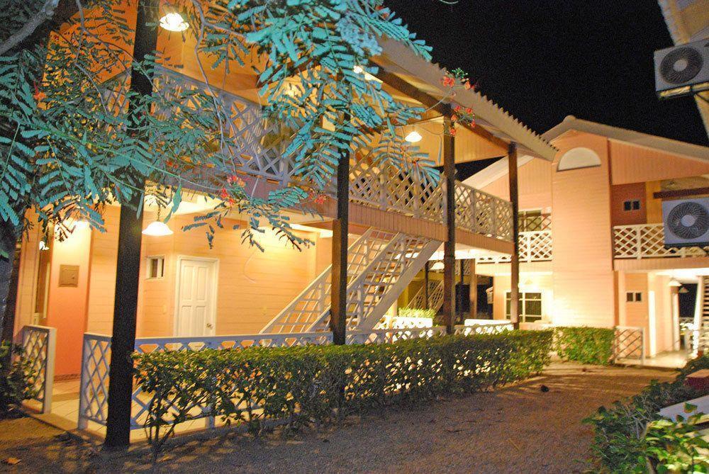 Hotel Vistamar Beachfront Resort & Conference Center Pochomil Extérieur photo