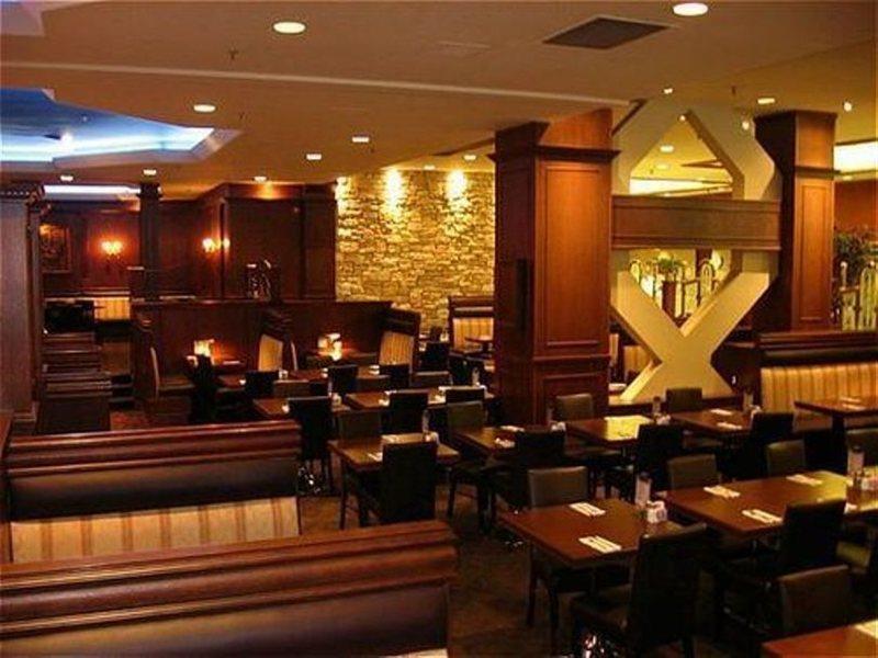 Holiday Inn Montreal Midtown Restaurant photo