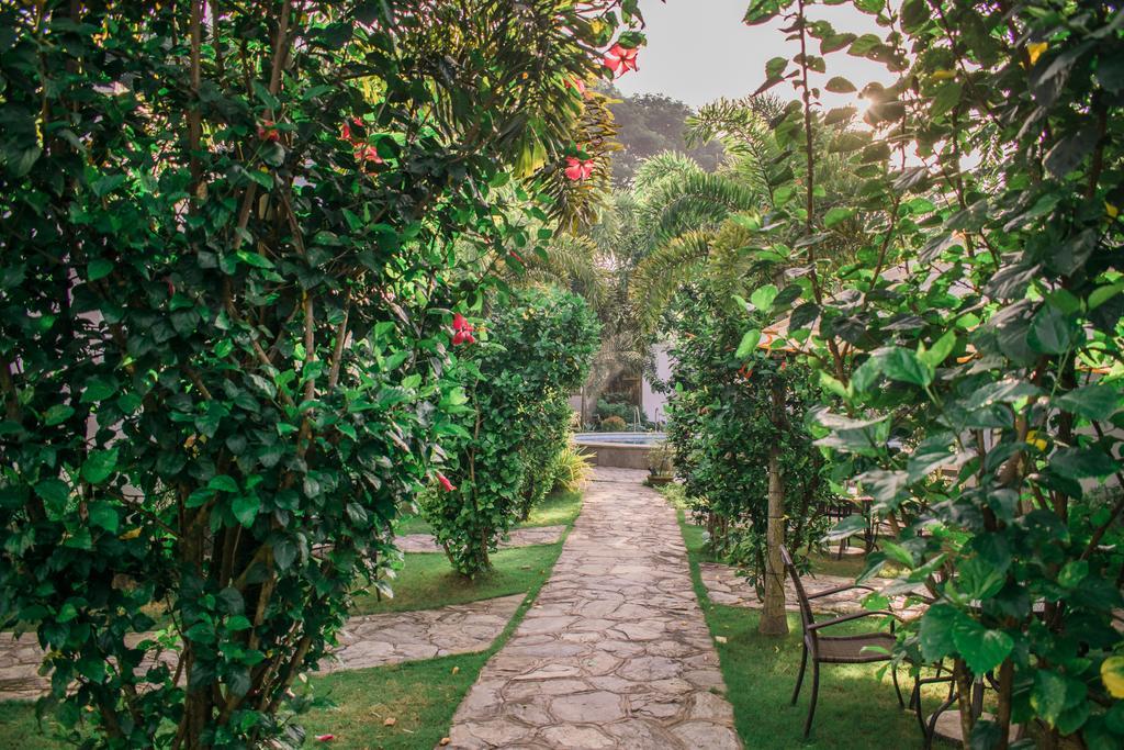 Acacia Tree Garden Hotel Puerto Princesa Extérieur photo