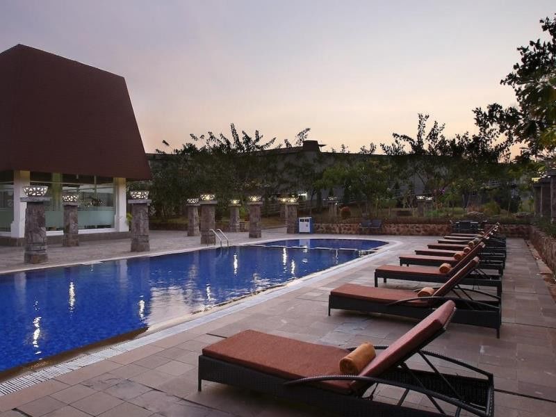 Oakwood Hotel & Apartments Taman Mini Jakarta Extérieur photo