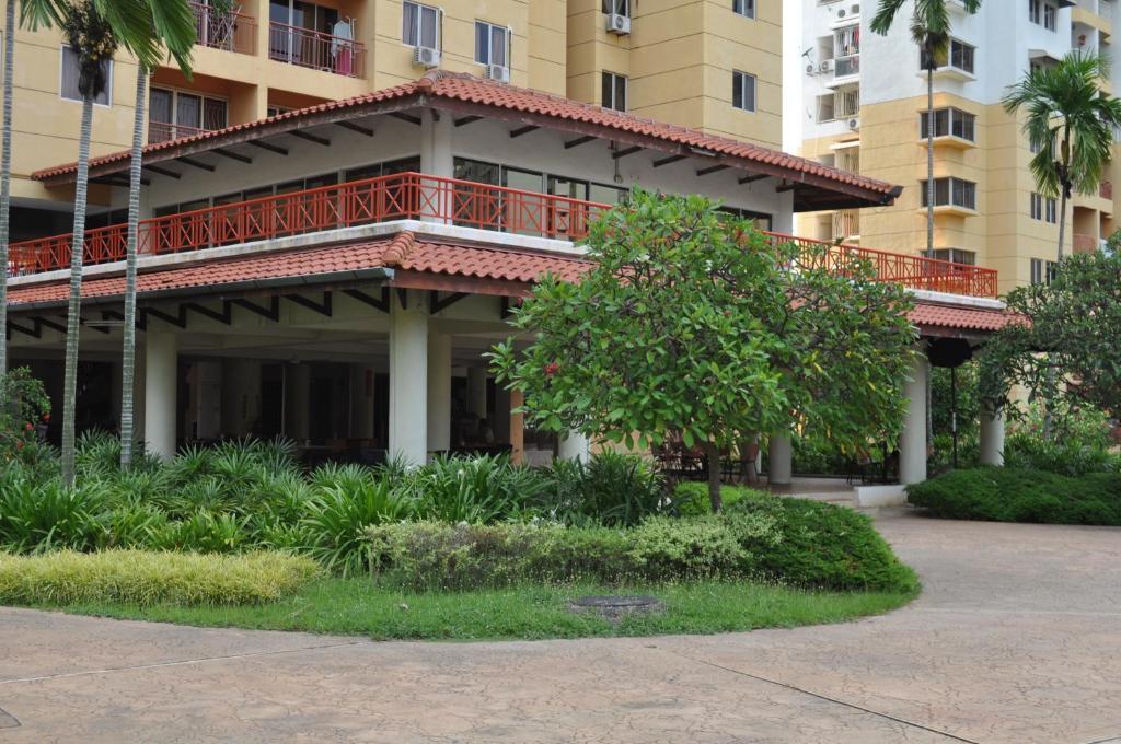 Villa Emas Condominium Kampung Sungai Nibong Extérieur photo