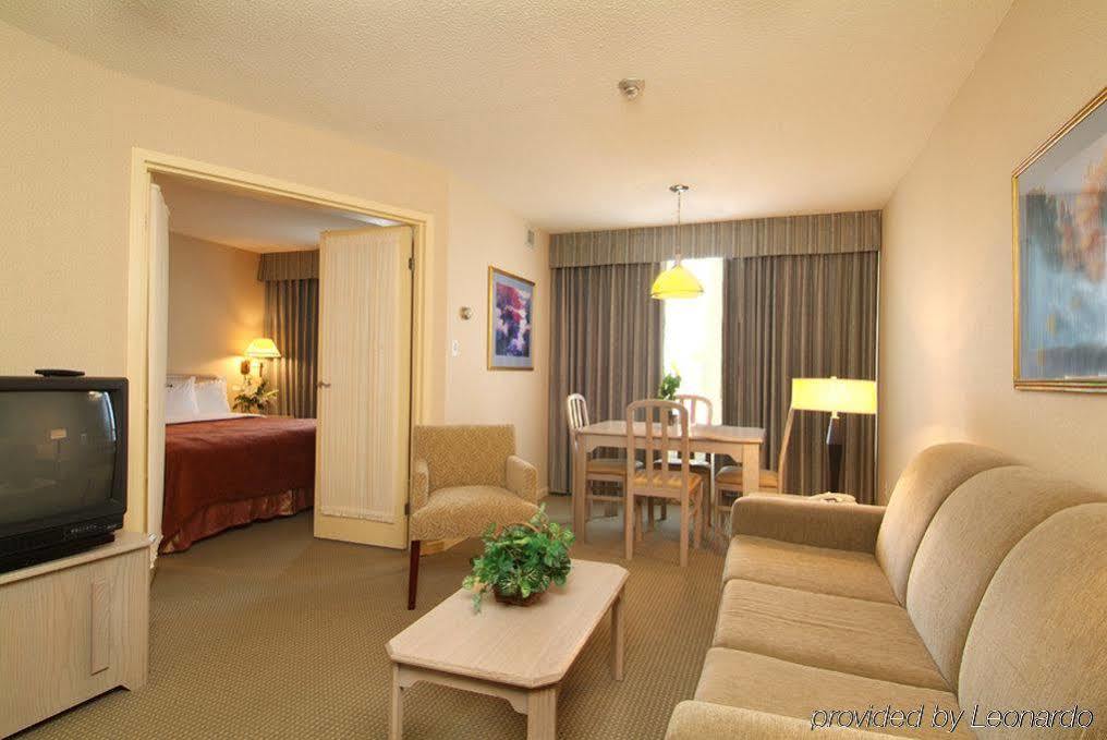 Towneplace Suites By Marriott Windsor Extérieur photo