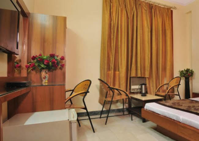 Hotel Star Paradise New Delhi Extérieur photo