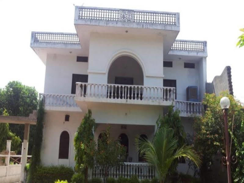 Yogi Ashram Guest House Khajurāho Extérieur photo