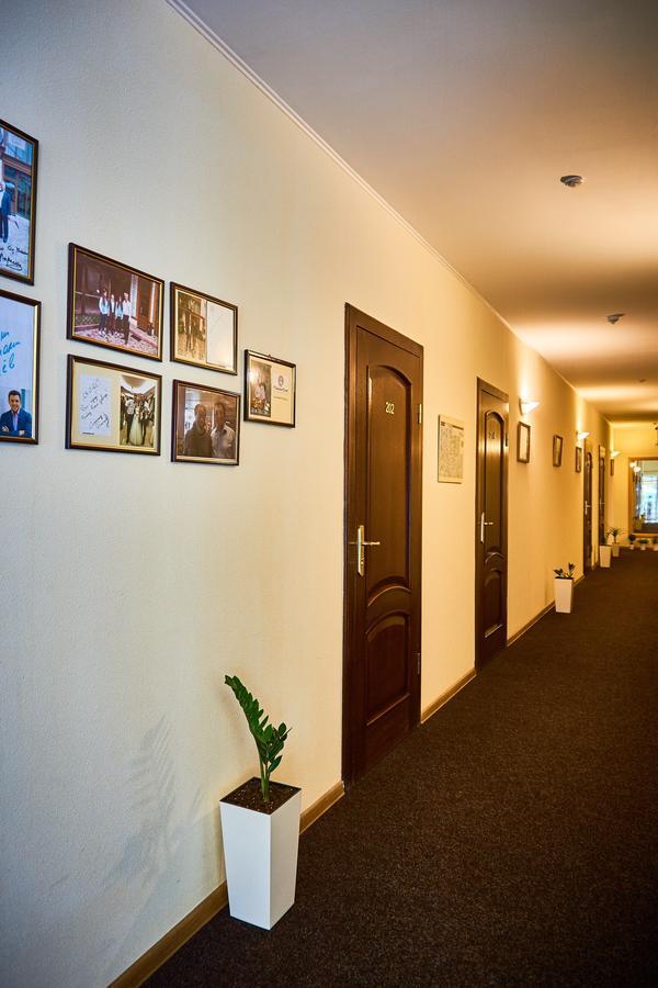 Hotel Leotel Lviv Extérieur photo
