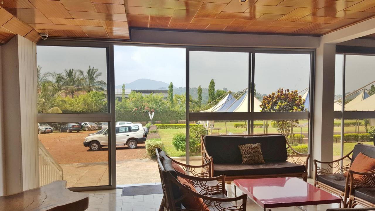 Hotel Azur Yaoundé Extérieur photo