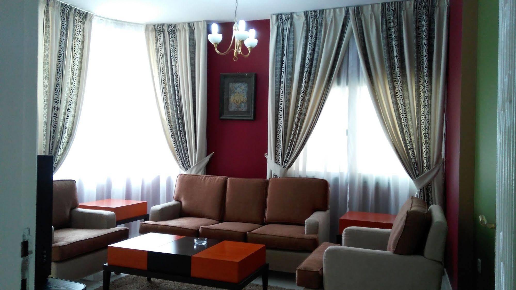 Royal Crown Suites Charjah Extérieur photo