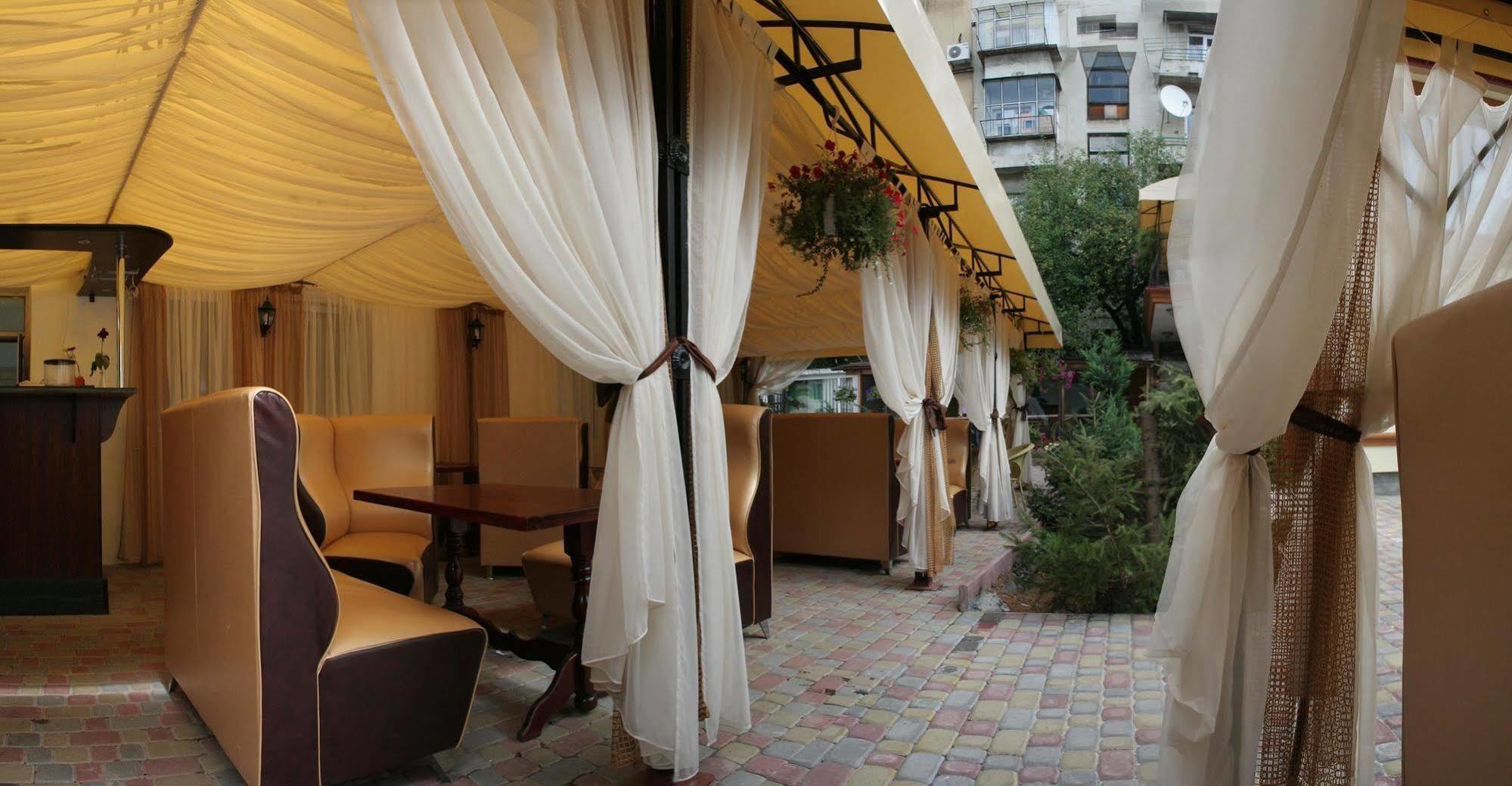 Hotel Leotel Lviv Restaurant photo