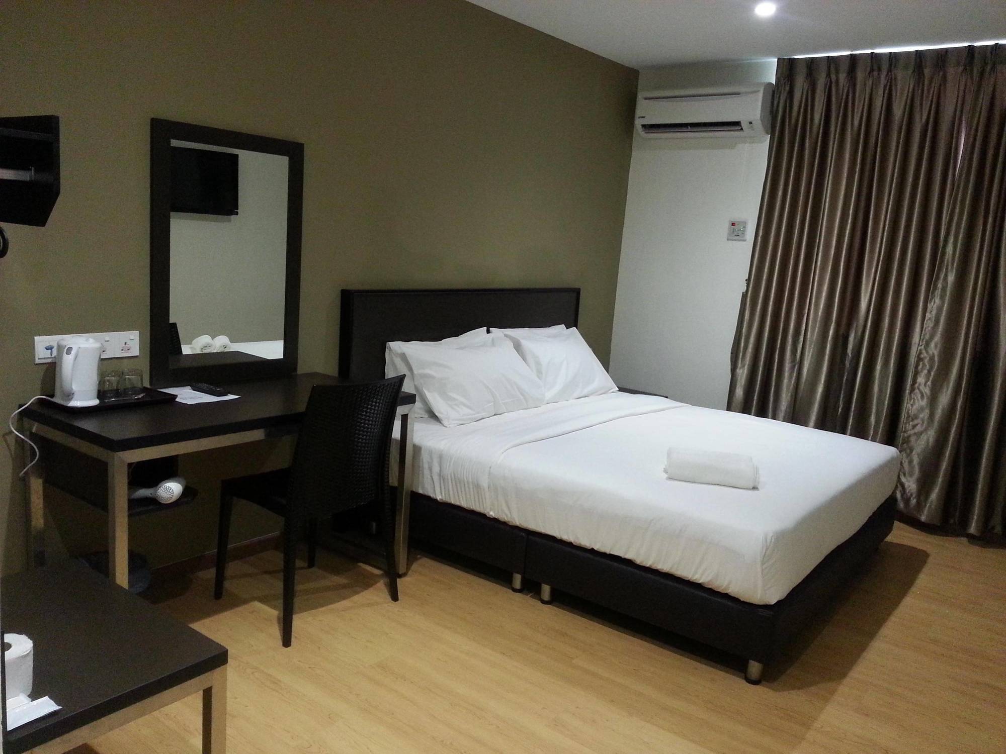 Padungan Hotel Kuching Extérieur photo