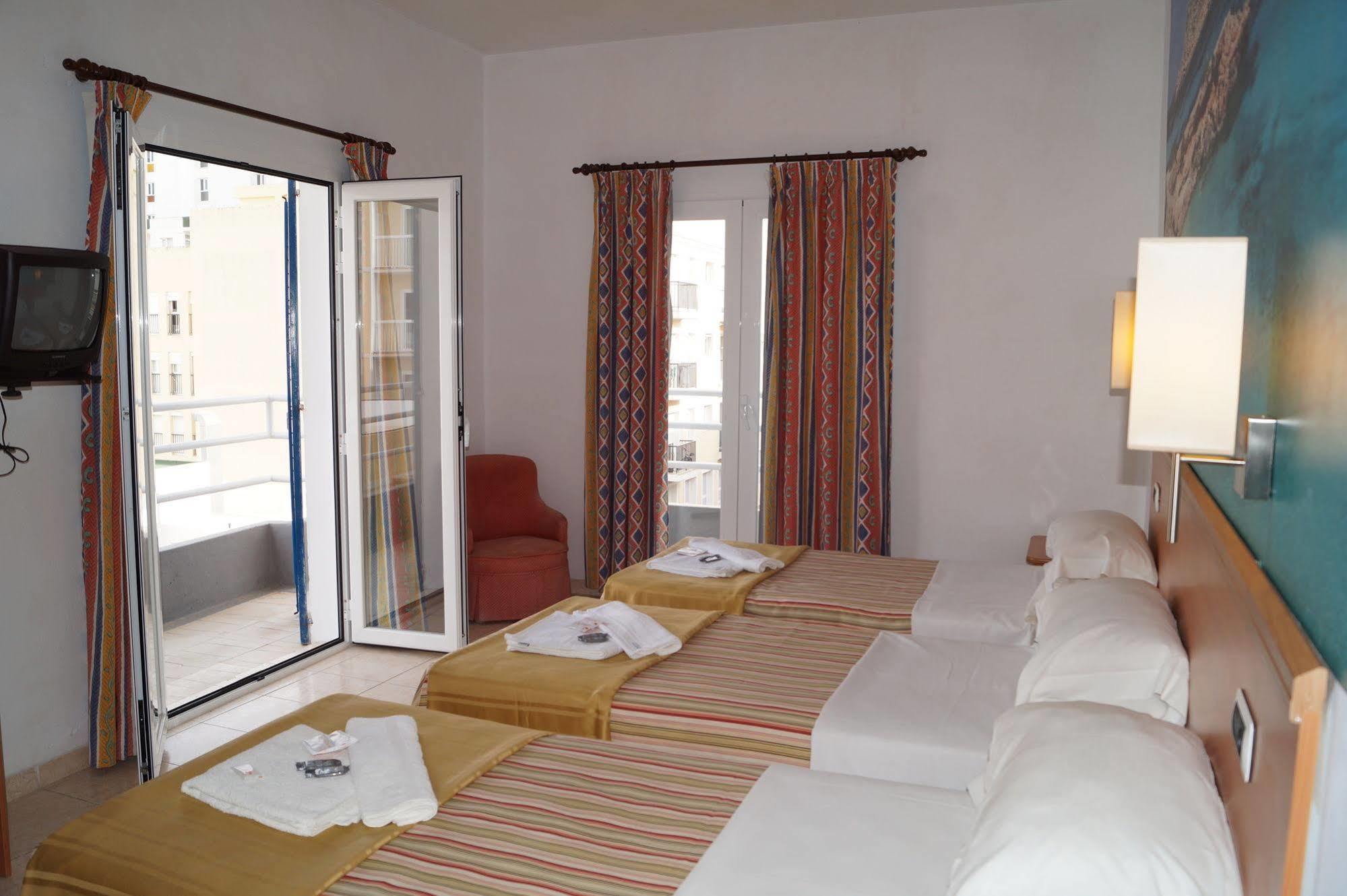 Hotel Vedra Sant Antoni de Portmany Extérieur photo
