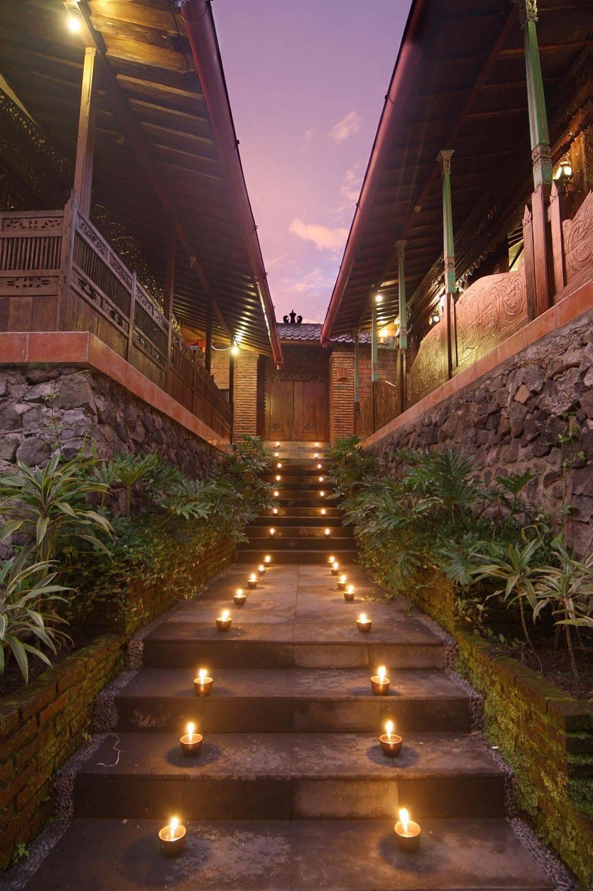 Jogloplawang Villa&Resort Kaliurang Extérieur photo