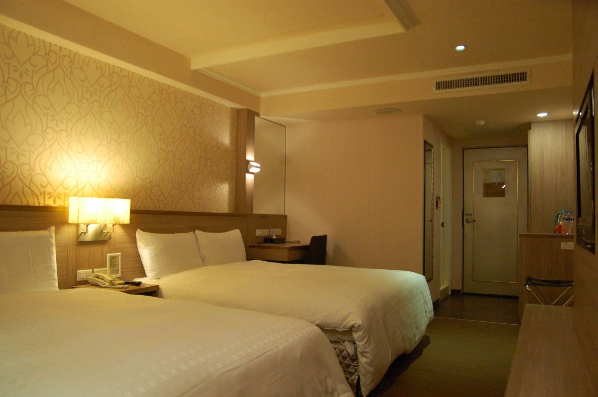 Hub Hotel Kaohsiung Yisin Branch Extérieur photo
