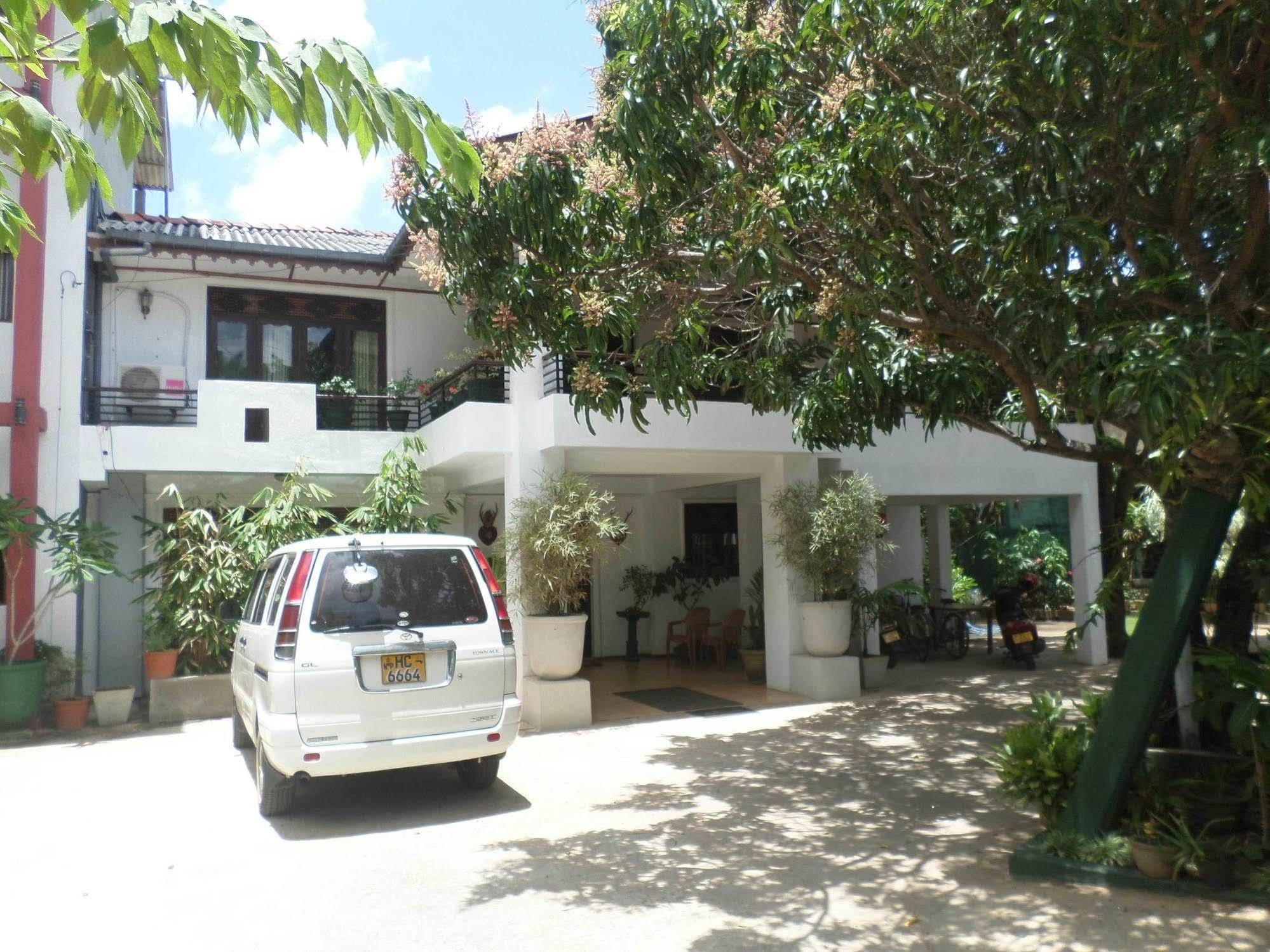 Thilaka City Hotel Anurâdhapura Extérieur photo