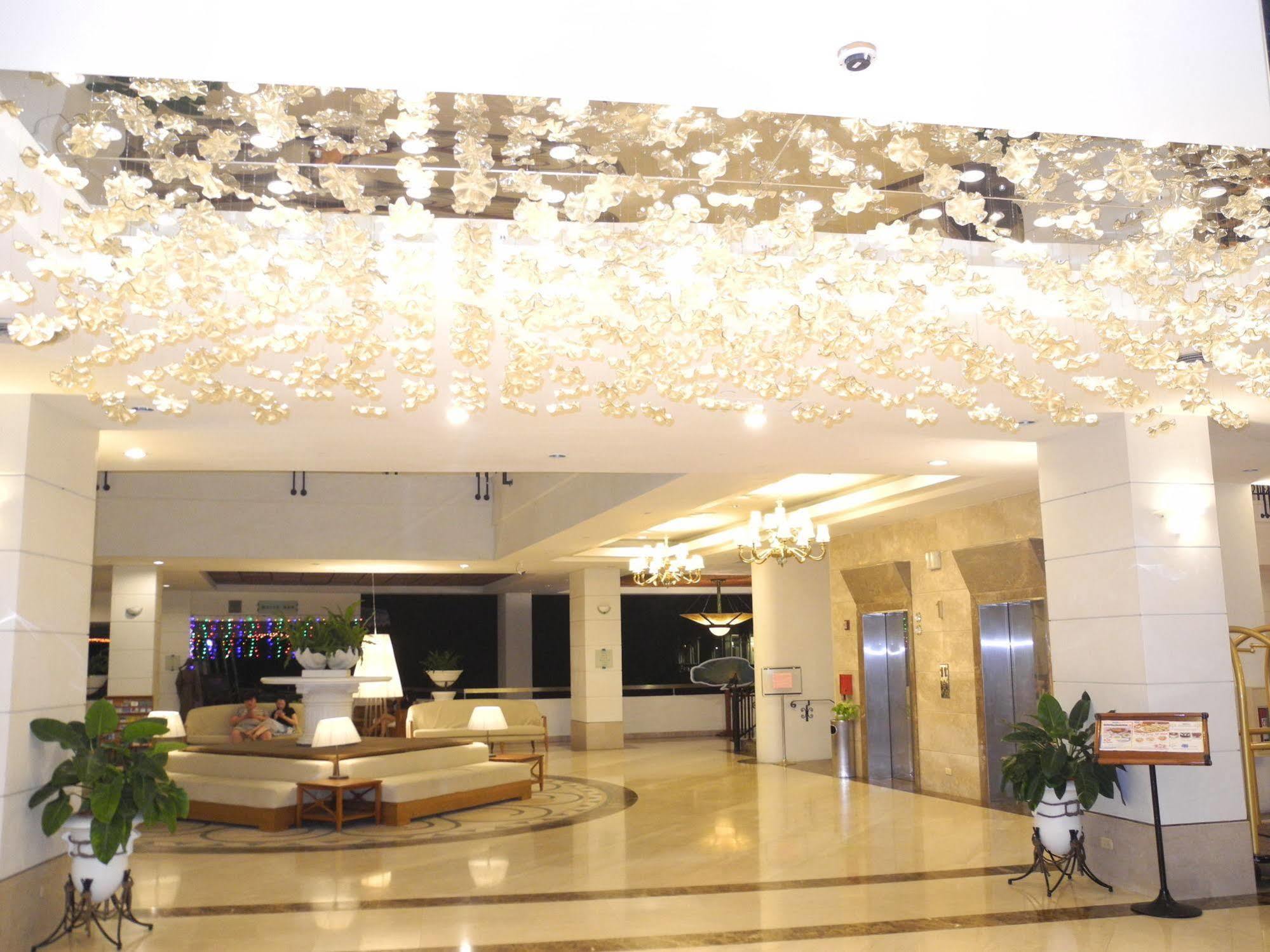 Palasia Hotel Koror Extérieur photo