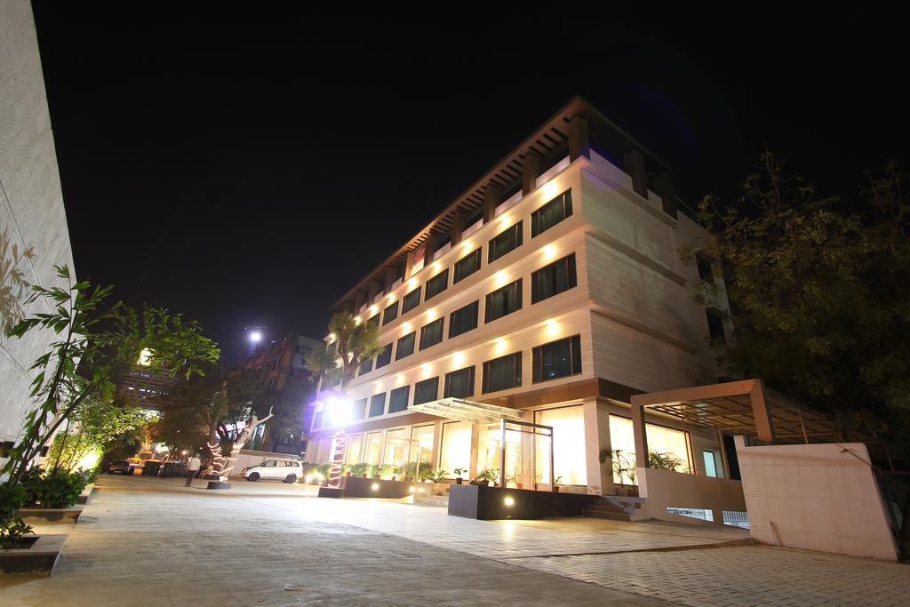 Hotel Riverview Ahmedabad Extérieur photo