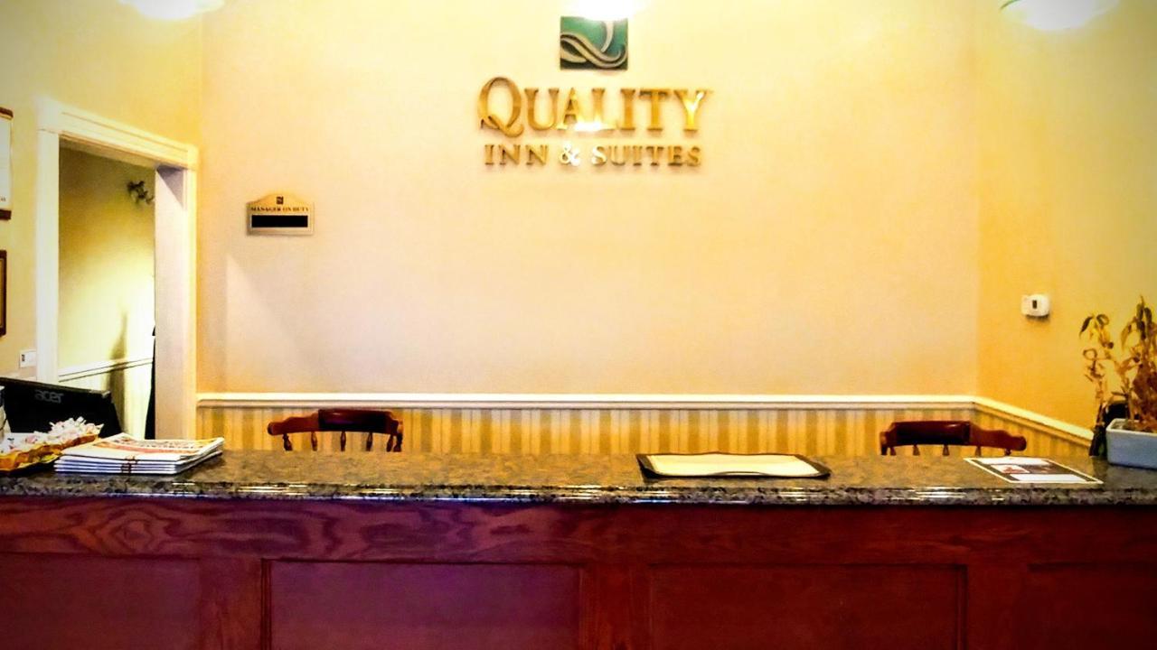 Quality Inn & Suites 1000 Islands Gananoque Extérieur photo