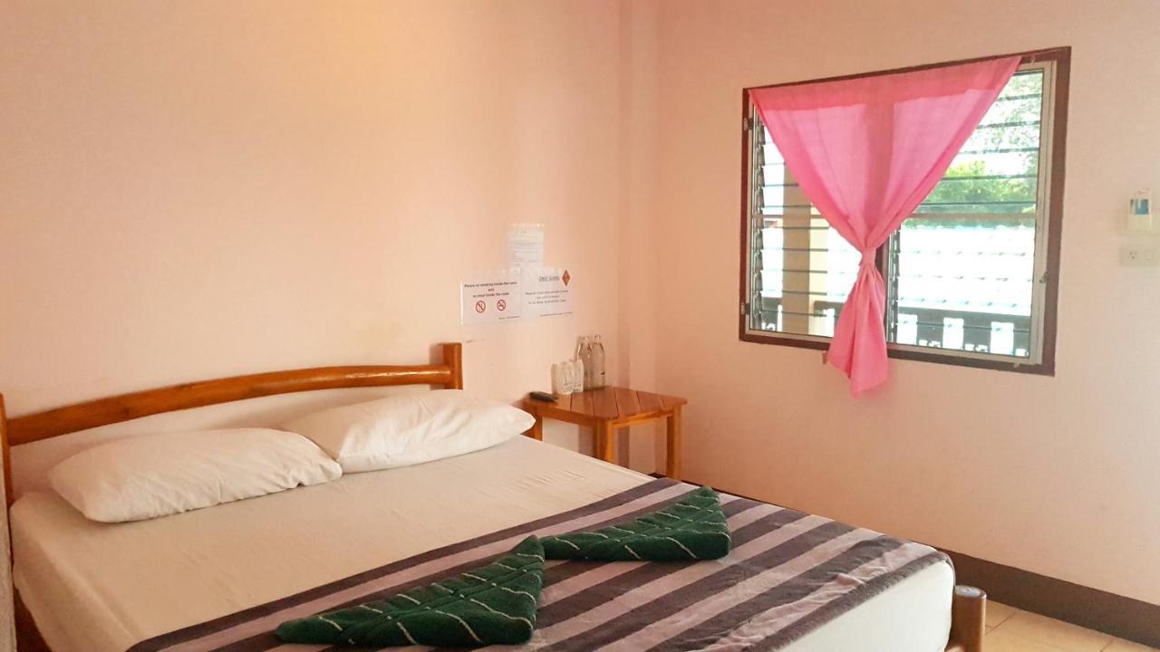 Tamarind Guesthouse Kanchanaburi Extérieur photo