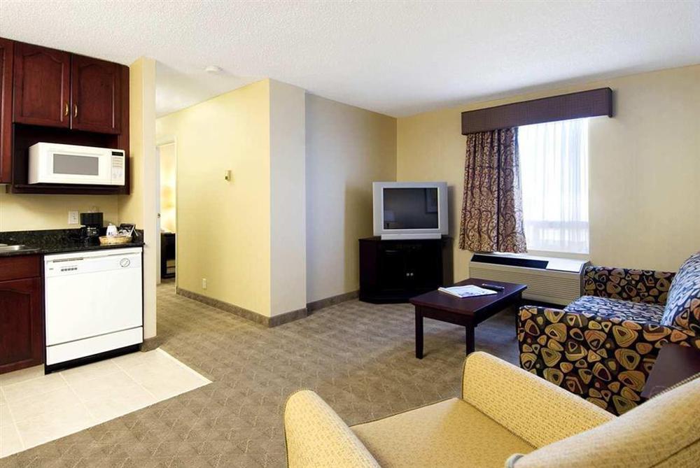 Hampton Inn & Suites By Hilton Calgary-Airport Chambre photo