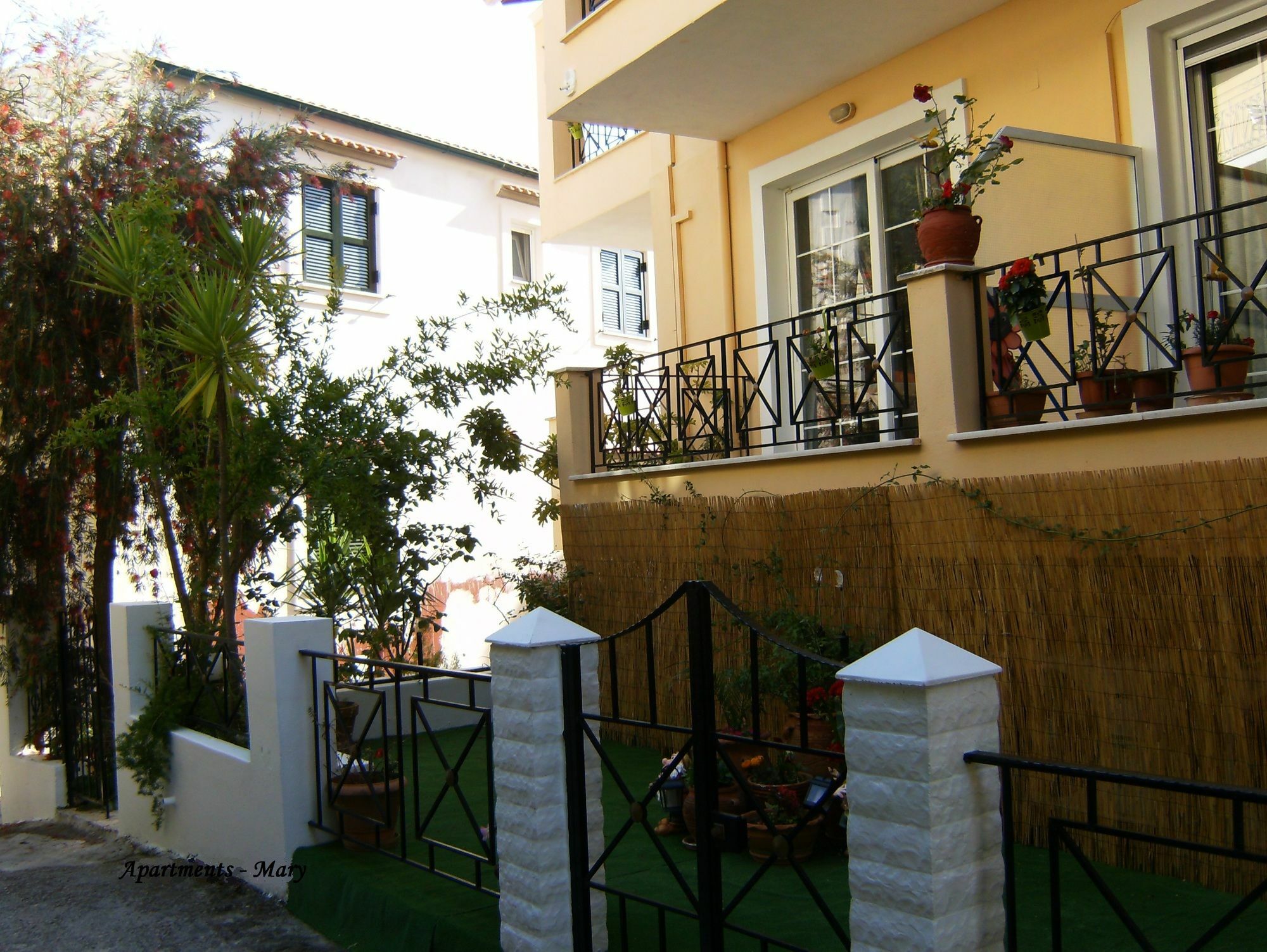 Apartments Mary Agios Gordios  Extérieur photo