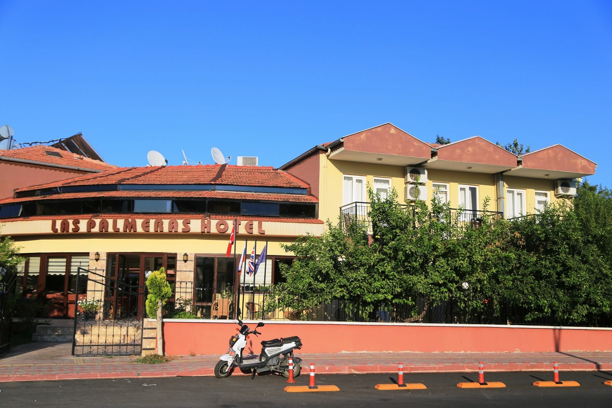 Las Palmeras Hotel Çamyuva Extérieur photo